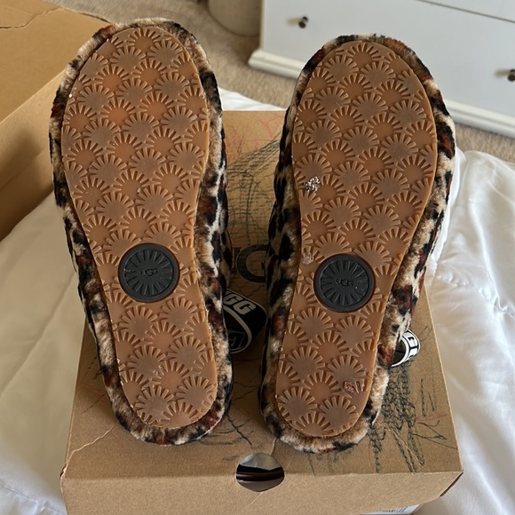 Ugg Leopard Fluff Yeah slides - Picture 3 of 7